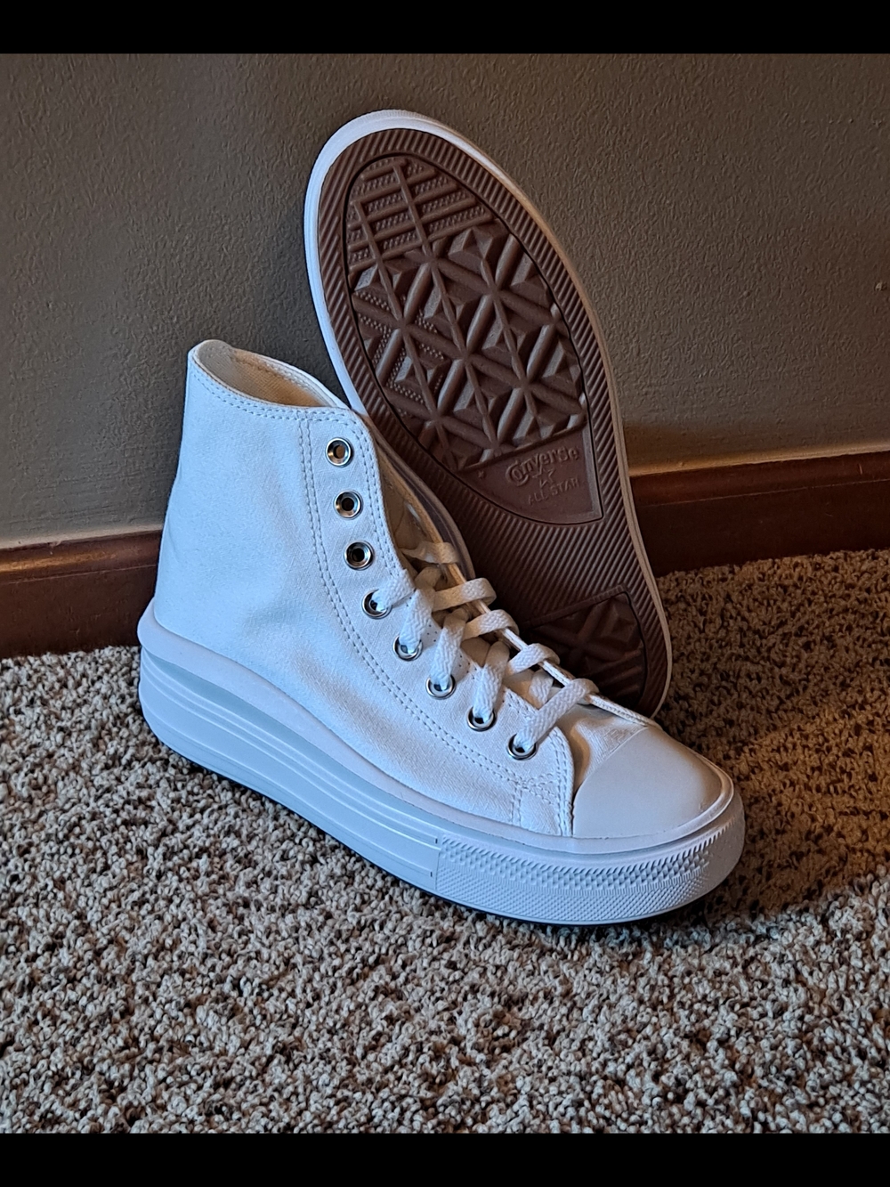 Converse CTAS Move Women’s White High-Top Platform Sneakers Size 8.5